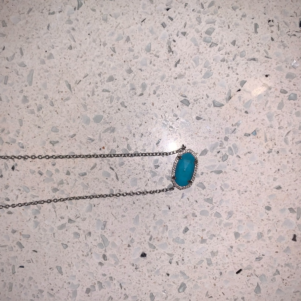 Kendra Scott necklace